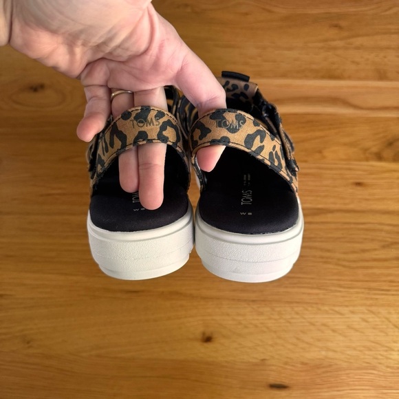NWT Toms Fisherman Lug Sandals in "Toffee Leopard Canvas" Size 8 - Picture 6 of 10